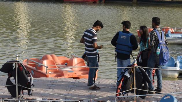 The artificial lake at Lucknow’s Janeshwar Mishra Park where a six-year-old drowned on September 17, 2018. (Subhankar Chakraborty/HT PHOTO) The artificial lake at Lucknow’s Janeshwar Mishra Park where a six-year-old drowned on September 17, 2018. (Subhankar Chakraborty/HT PHOTO)