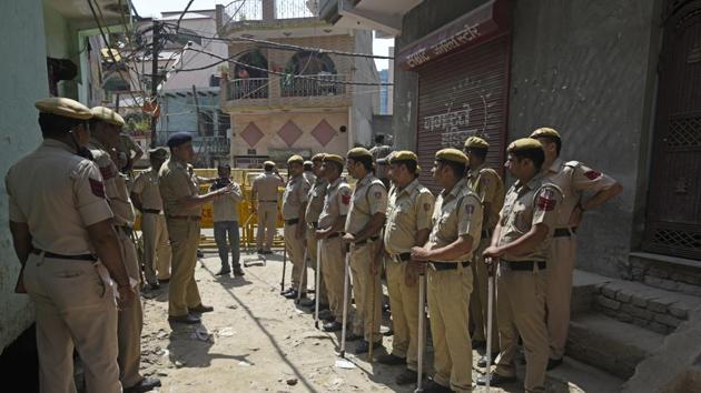 Police try to stop BJP leader Manoj Tiwari as he attempts to break the seal of a property sealed by MCD in Gokulpuri area, east Delhi, India, Tuesday, Sep 18, 2018. (Photo by Sanchit Khanna/ Hindustan Times) (Sanchit Khanna/HT PHOTO) Police try to stop BJP leader Manoj Tiwari as he attempts to break the seal of a property sealed by MCD in Gokulpuri area, east Delhi, India, Tuesday, Sep 18, 2018. (Photo by Sanchit Khanna/ Hindustan Times) (Sanchit Khanna/HT PHOTO)