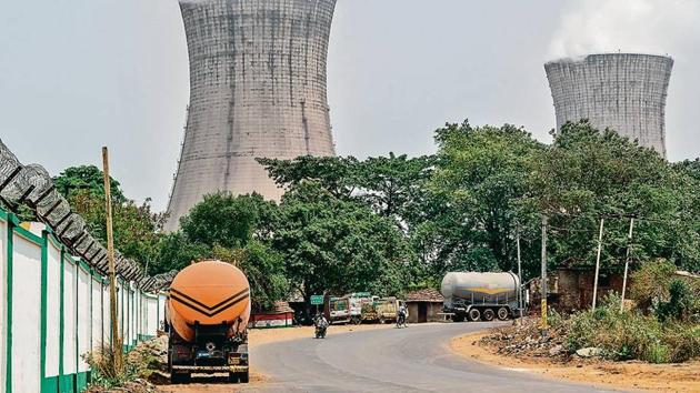 The cooling towers of Mejia Thermal Power Station in Bankura, West Bengal. CPI (M)’s embrace of economic reforms had brought rewards in the state’s electricity sector.(Shutterstock)