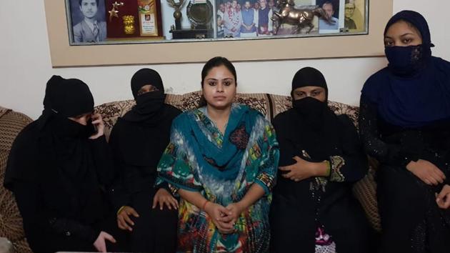 Farhat Naqvi (in centre) runs an NGO which works for the rehabilitation of divorced Muslim women and triple talaq victims across the country. She hailed Centre’s decision to bring an ordinance criminalising the practice as ‘a historic day’.(HT Photo)