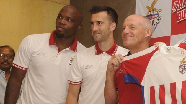 Kolkata, India - Sept. 20, 2018: ( L-R) ATK captain Manuel lanzarote and Head Coach ATK Steve Coppell unveiled new ATK jersey at CESC house in Kolkata, India, on Thursday, September 20, 2018.(Samir Jana/HT PHOTO) Kolkata, India - Sept. 20, 2018: ( L-R) ATK captain Manuel lanzarote and Head Coach ATK Steve Coppell unveiled new ATK jersey at CESC house in Kolkata, India, on Thursday, September 20, 2018.(Samir Jana/HT PHOTO)