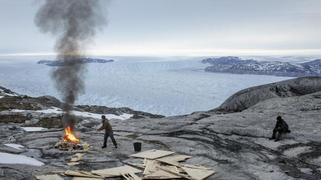 The importance of glacier change for global sea-level rise this century was not widely grasped in the scientific community until recently. A draft report by the United Nations’ Intergovernmental Panel on Climate Change (IPCC), for example, predicts that seas are likely to rise, and possibly irreversibly, between 33 cm and 1.33 mtr by 2100 - a wider range than the 28-to-98 cm estimate in the last IPCC assessment from 2013. (Lucas Jackson / REUTERS) The importance of glacier change for global sea-level rise this century was not widely grasped in the scientific community until recently. A draft report by the United Nations’ Intergovernmental Panel on Climate Change (IPCC), for example, predicts that seas are likely to rise, and possibly irreversibly, between 33 cm and 1.33 mtr by 2100 - a wider range than the 28-to-98 cm estimate in the last IPCC assessment from 2013. (Lucas Jackson / REUTERS)