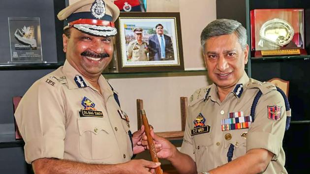 Dilbag Singh (left) receives the baton from former Director General of Police SP Vaid at Police Headquarters in Srinagar, on September 7, 2018. (PTI) Dilbag Singh (left) receives the baton from former Director General of Police SP Vaid at Police Headquarters in Srinagar, on September 7, 2018. (PTI)