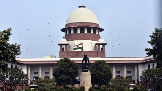 The Supreme Court has extended the deadline given to the Enforcement Directorate (ED) to complete the probe in the Aircel-Maxis deal case by three months. The top court had in March directed CBI and ED to complete their probe in the 2G spectrum allocation cases and other related matters, including the Aircel-Maxis deal in six months. (Sonu Mehta / HT Archive) The Supreme Court has extended the deadline given to the Enforcement Directorate (ED) to complete the probe in the Aircel-Maxis deal case by three months. The top court had in March directed CBI and ED to complete their probe in the 2G spectrum allocation cases and other related matters, including the Aircel-Maxis deal in six months. (Sonu Mehta / HT Archive)