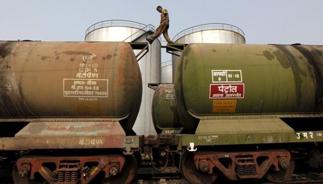 Washington is pushing allies to cut Iranian oil imports to zero once the sanctions on the petroleum sector start up on Nov. 4. (Reuters File Photo) Washington is pushing allies to cut Iranian oil imports to zero once the sanctions on the petroleum sector start up on Nov. 4. (Reuters File Photo)