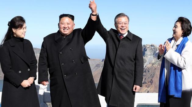 North Korean leader Kim Jong Un (2nd L) and his wife Ri Sol Ju (L) pose with South Korean President Moon Jae-in (2nd R) and his wife Kim Jung-sook (R) on the top of Mount Paektu on September 20, 2018 after their summit.(AFP Photo / Pyeongyang Press Corps) North Korean leader Kim Jong Un (2nd L) and his wife Ri Sol Ju (L) pose with South Korean President Moon Jae-in (2nd R) and his wife Kim Jung-sook (R) on the top of Mount Paektu on September 20, 2018 after their summit.(AFP Photo / Pyeongyang Press Corps)