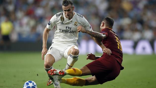 Real midfielder Gareth Bale (L), duels for the ball with Roma defender Aleksandar Kolarov during a Group G Champions League soccer match between Real Madrid and Roma at the Santiago Bernabeu stadium in Madrid, Spain. (Manu Fernandez / AP)