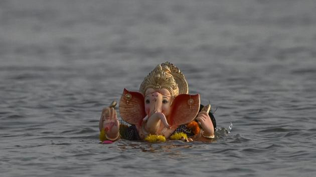 Four people drowned in Gomti river in Lucknow on September 19, 2018, during immersion of Ganesh idol. (Photo used for representational purpose) (HT Photo) Four people drowned in Gomti river in Lucknow on September 19, 2018, during immersion of Ganesh idol. (Photo used for representational purpose) (HT Photo)
