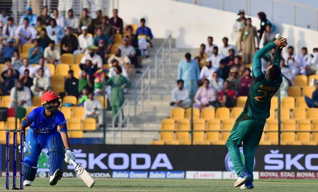 Pakistan's Mohammad Nawaz (R) dismisses Afghan batsman Rahmat Shah during the one day international. (AFP)