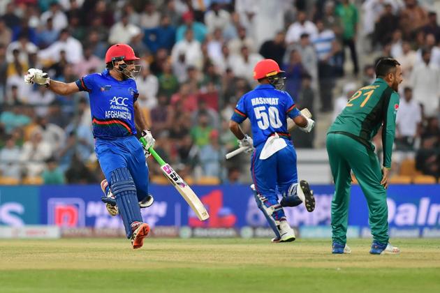 Afghanistan team captain and batsman Mohammad Asghar (L) runs between the wickets during the one day international. (AFP)