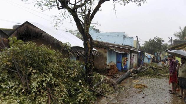 The MeT centre also warned of gale wind with speed reaching 60-70 kmph and gusting up to 80 kmph along and off south Odisha coast for a few hours.(HT FILE PHOTO) The MeT centre also warned of gale wind with speed reaching 60-70 kmph and gusting up to 80 kmph along and off south Odisha coast for a few hours.(HT FILE PHOTO)
