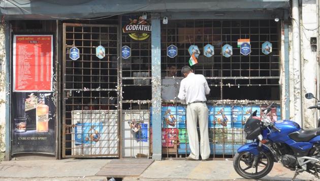 A liquor shop in Dehradun.(HT File Photo)