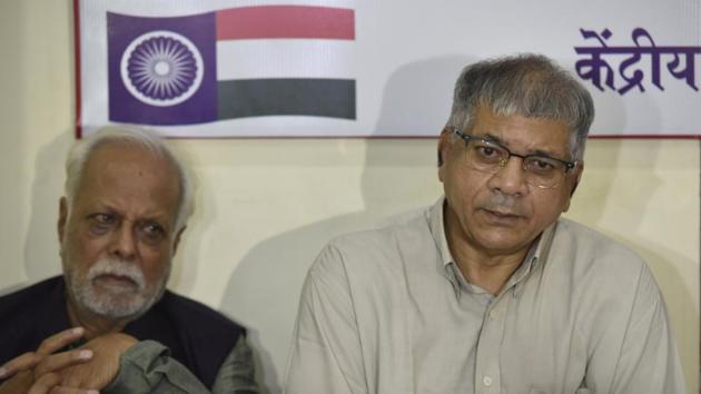 Bahujan Mahasangh chief Prakash (Balasaheb) Ambedkar addressing media at Bharip Bahujan Mahasangh office at Ballard Estate in Mumbai on Thursday. (Anshuman Poyrekar/HT Photo) Bahujan Mahasangh chief Prakash (Balasaheb) Ambedkar addressing media at Bharip Bahujan Mahasangh office at Ballard Estate in Mumbai on Thursday. (Anshuman Poyrekar/HT Photo)