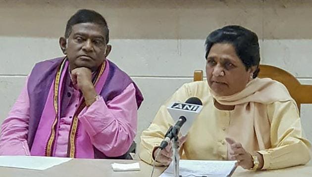 BSP supremo Mayawati and Janata Congress (Chhatisgarh) president Ajit Jogi during a press conference in Lucknow on Thursday.(PTI)