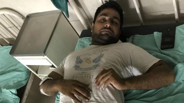 Parveen Singh, who is a bouncer in a resto-bar in Sector 29, was shot in his left leg on Wednesday night. (HT Photo) Parveen Singh, who is a bouncer in a resto-bar in Sector 29, was shot in his left leg on Wednesday night. (HT Photo)