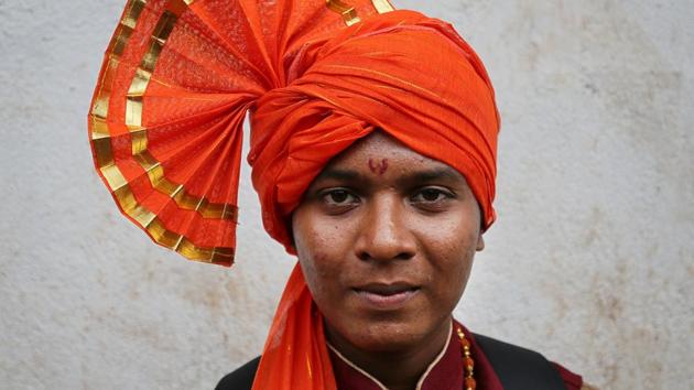 A boy wearing a Pheta, a traditional turban, poses in a street in Mumbai on September 19, 2018. (Francis Mascarenhas / REUTERS) A boy wearing a Pheta, a traditional turban, poses in a street in Mumbai on September 19, 2018. (Francis Mascarenhas / REUTERS)
