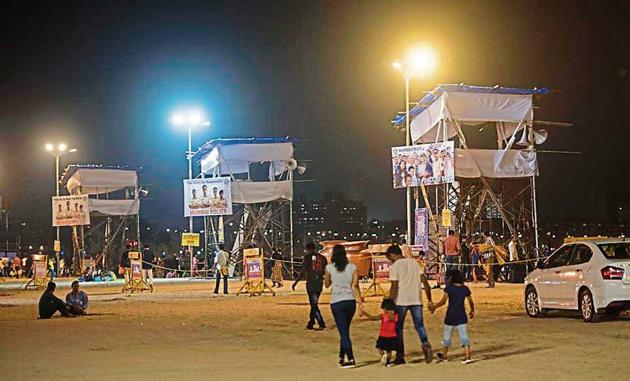 As the city gears up for Anant Chaturdashi, security has been beefed up across the city. The Mumbai police have begun preparations at Girgaum Chowpatty for Sunday.(Pratik Chorge/HT Photo)