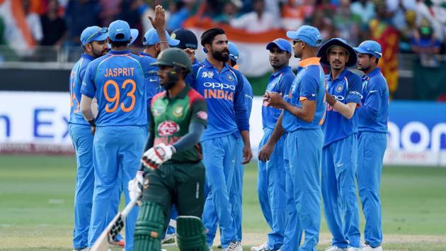 Ravindra Jadeja (C) celebrates with teammates after he dismissed Bangladesh batsman Mohammad Mithun. (AFP)