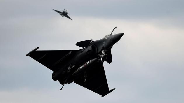 The French government Friday said it was in no manner involved in the choice of Indian industrial partners for the Rafale fighter jet deal.(AFP File Photo)