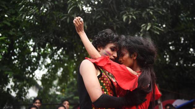 Members and supporters of the lesbian, gay, bisexual, transgender (LGBT) community perform as they celebrate the Supreme Court decision to strike down a colonial-era ban on homosexuality in Kolkata on September 16, 2018. (Dibyangshu Sarkar / AFP) Members and supporters of the lesbian, gay, bisexual, transgender (LGBT) community perform as they celebrate the Supreme Court decision to strike down a colonial-era ban on homosexuality in Kolkata on September 16, 2018. (Dibyangshu Sarkar / AFP)