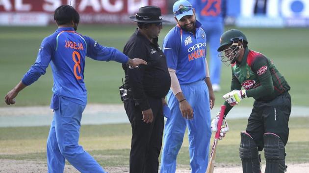 Bangladesh's Mushfiqur Rahim, right, reacts in pain after India's Ravindra Jadeja, left, inadvertently collided with him. (AP)