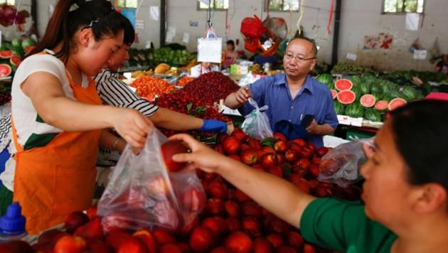 People buy fruit at a fresh food market in Beijing. China -- the world’s largest market for beef, pork and poultry -- is steadily turning wary to meat as the health-conscious Chinese are taking to vegetarian diet.(Reuters File Photo) People buy fruit at a fresh food market in Beijing. China -- the world’s largest market for beef, pork and poultry -- is steadily turning wary to meat as the health-conscious Chinese are taking to vegetarian diet.(Reuters File Photo)