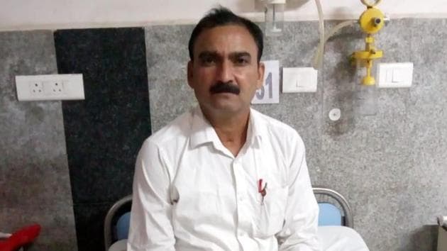 Bachulal Tiwary at the cardiology department of Rajendra Institute of Medical Sciences in Ranchi. (HT Photo) Bachulal Tiwary at the cardiology department of Rajendra Institute of Medical Sciences in Ranchi. (HT Photo)