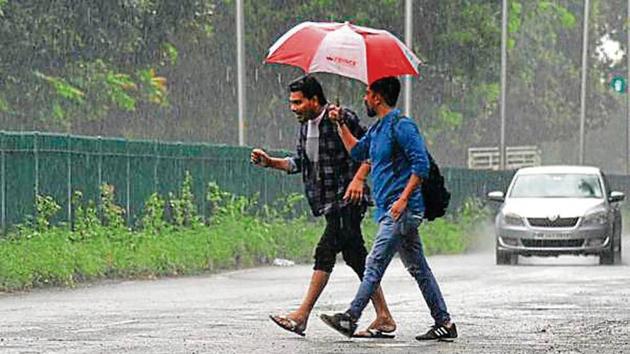 Maximum temperature fell to 26.2°C in Chandigarh on Saturday. (HT Photo) Maximum temperature fell to 26.2°C in Chandigarh on Saturday. (HT Photo)