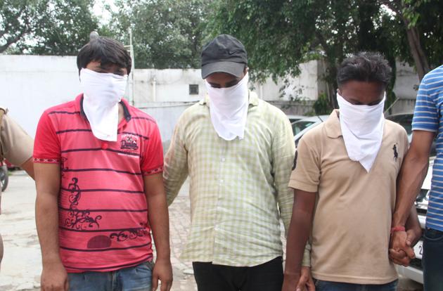 The police on Saturday arrested four men and apprehended a 17-year-old who snatched mobile phones and motorcycles in order to earn quick money to spend on their girlfriends. (Sakib Ali /Hindustan Times) The police on Saturday arrested four men and apprehended a 17-year-old who snatched mobile phones and motorcycles in order to earn quick money to spend on their girlfriends. (Sakib Ali /Hindustan Times)