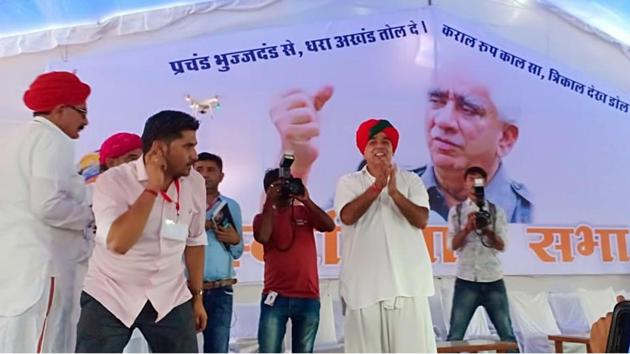 BJP MLA Manvendra at ‘Swabhimaan Sammelan’ in Barmer on Saturday.(HT Photo)