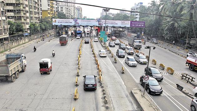 The exemption of toll had eased traffic in the city to some extent.(Praful Gangurde/HT)