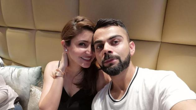 Anushka Sharma and Virat Kohli enjoy a lunch date with friends.(Twitter)