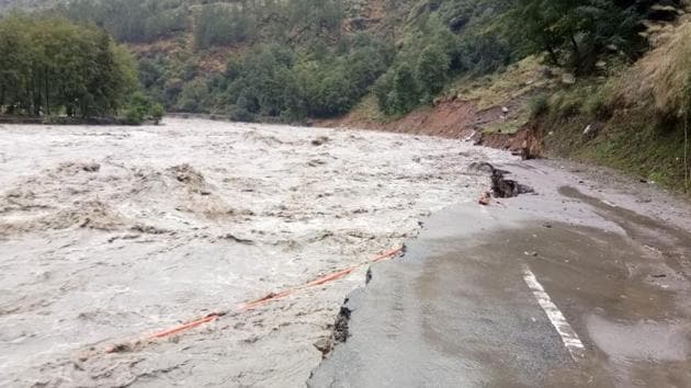 Kullu-Manali highway washed away during the flood in Beas River in Kullu district.(HT Photo)