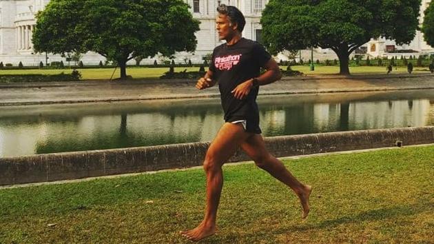 Milind Soman running at Victoria Memorial, Kolkata.(Milind Soman Instagram)