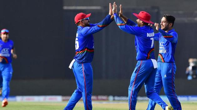 Afghanistan Samiullah Shinwari (2L) celebrates with teammates after he dismissed Bangladesh batsman Shakib Al Hasan during the one day international (ODI) Asia Cup cricket match between Afghanistan and Bangladesh at The Sheikh Zayed Stadium in Abu Dhabi on September 23, 2018. (Photo by GIUSEPPE CACACE / AFP) (AFP)