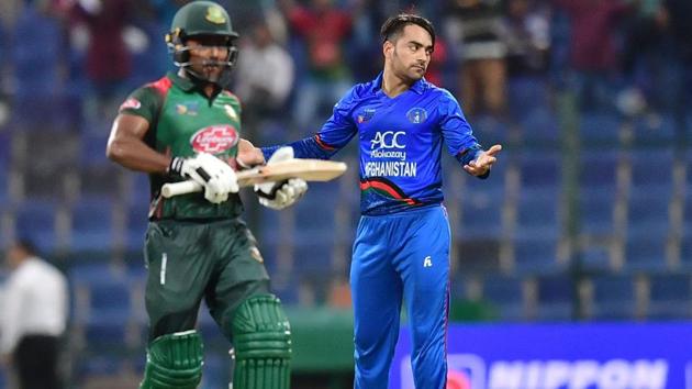 Afghanistan bowler Rashid Khan (R) reacts during the one day international (ODI) Asia Cup cricket match between Afghanistan and Bangladesh at The Sheikh Zayed Stadium in Abu Dhabi on September 23, 2018. (Photo by GIUSEPPE CACACE / AFP) (AFP)