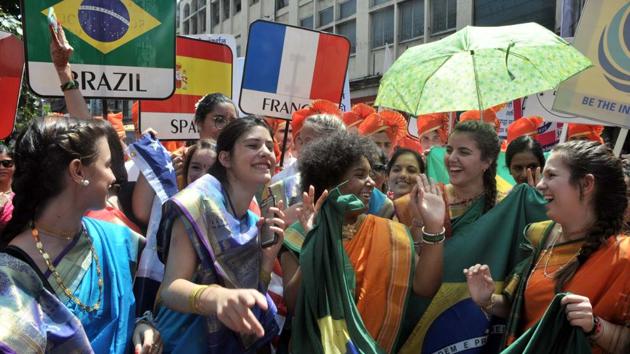 Expats, dressed in traditional Maharashtrian attire, take part in the Ganesh idol immersion procession at Laxmi road on Sunday. (ht photo) 