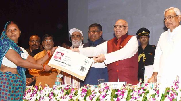 (Lto R) Union minister RS Prasad, Bihar governor Lalji Tandon, chief minister Nitish Kumar, and deputy CM Sushil Kumar Modi with other guests at a function, in Patna on Sunday, September 23, 2018.(Santosh Kumar/ HT Photo)