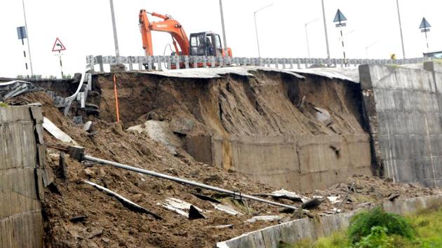 Heavy rains led to collapse of southern bypass overbridge wall at Jatta khera village in Patiala. (Bharat Bhushan/HT )