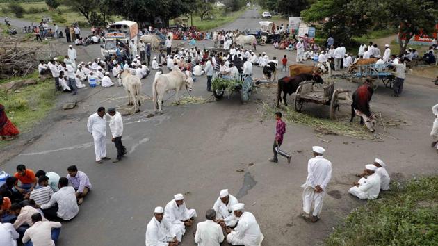 Villagers are sitting in protest against Purandar Airport at Pargaon Memane.(HT File Photo) Villagers are sitting in protest against Purandar Airport at Pargaon Memane.(HT File Photo)