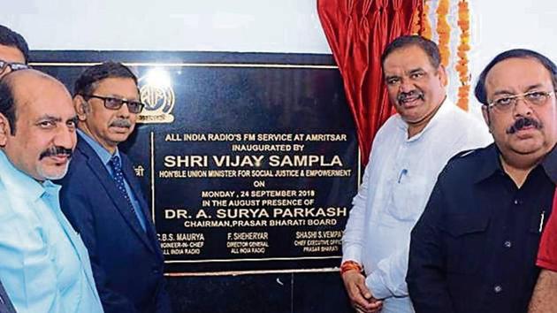 Union minister Vijay Sampla, BJP Punjab president Shwait Malik during the launch of the FM station at Gharinda in Amritsar on Monday. (HT Photo) Union minister Vijay Sampla, BJP Punjab president Shwait Malik during the launch of the FM station at Gharinda in Amritsar on Monday. (HT Photo)