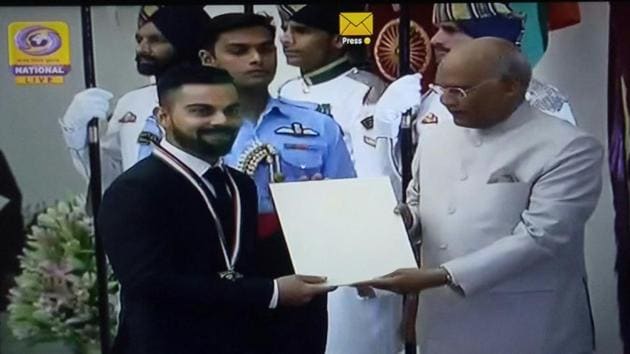 Television grab of Indian cricket captain Virat Kohli receiving Khel Ratna Award from President of India Ram Nath Kovind.(Twitter)