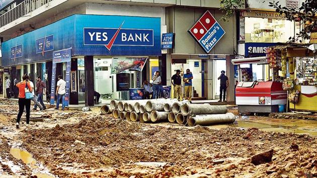 The market, constructed in 1970s, had broken walkways and choked drains. Also, there were no fire safety arrangements. It prompted the traders to approach the DDA for getting the market renovated.(HT Photo) The market, constructed in 1970s, had broken walkways and choked drains. Also, there were no fire safety arrangements. It prompted the traders to approach the DDA for getting the market renovated.(HT Photo)