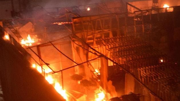 Massive fire at restaurant in Kamala Mill Compound, Lower Parel in Mumbai, India.(HT File Photo)