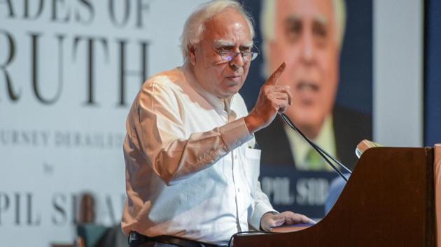 Former Union minister Kapil Sibal on Tuesday raised questions regarding the Rafale deal.(PTI/File Photo)