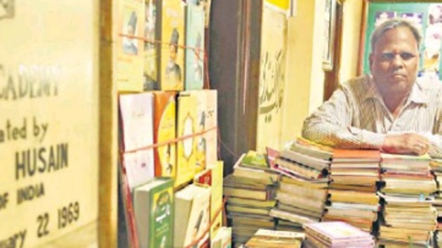 Aqil Ahmad has authored 10 books on literary criticism and is the secretary of the Ghalib Academy in New Delhi.(HT Photo)