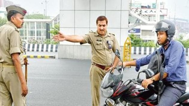 A woman was caught impersonating as a police officer at a traffic tri-junction in Lucknow. The wrong colour of her shoes was one of the things that got the attention of a police team and led to her arrest. (Photo used for representational purposes only) (HT File Photo) A woman was caught impersonating as a police officer at a traffic tri-junction in Lucknow. The wrong colour of her shoes was one of the things that got the attention of a police team and led to her arrest. (Photo used for representational purposes only) (HT File Photo)