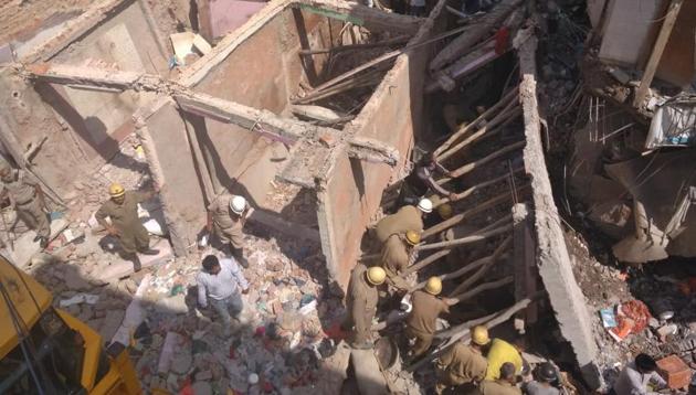 Two children died in a Sawan Park house collapse in north Delhi’s Ashok Vihar on Wednesday. (Sonu Mehta / HT photo) Two children died in a Sawan Park house collapse in north Delhi’s Ashok Vihar on Wednesday. (Sonu Mehta / HT photo)