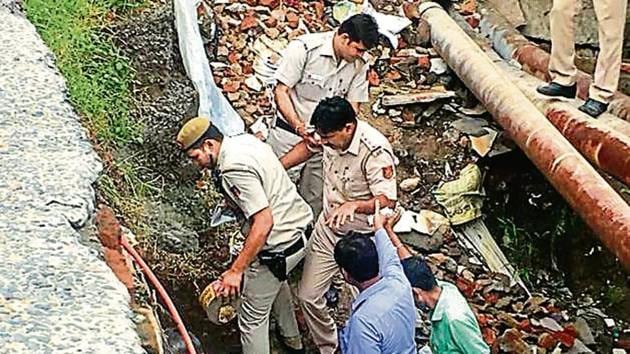 The spot under the Barapullah flyover where the chopped body of the girl was found.(Delhi Police) The spot under the Barapullah flyover where the chopped body of the girl was found.(Delhi Police)