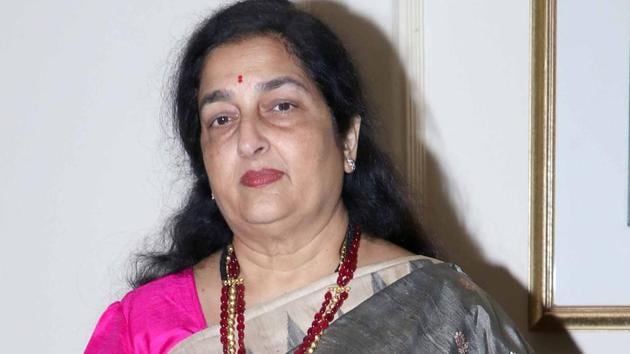 Singer Anuradha Paudwal is among several people to whom builders sold one flat in Virar locality of Mumbai. She filed a complaint with the police.(HT File Photo)